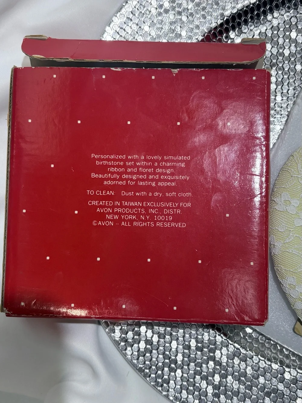 Avon Heart Photo Frame in Pale Yellow with White Accents